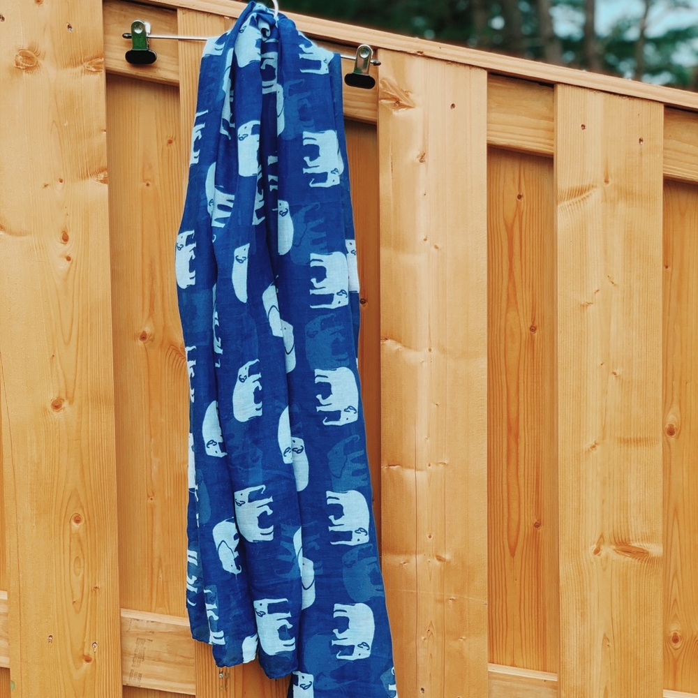 V28 blue and white elephant scarf